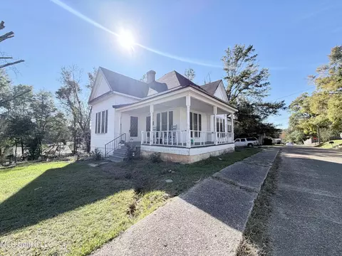 311 Range Ave, Philadelphia, MS 39350