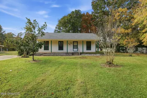 407 Boehle St, Pearl, MS 39208