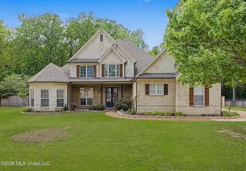 8433 Lakeview Dr, Olive Branch, MS 38654