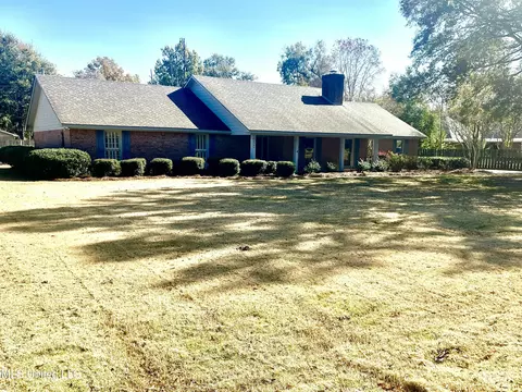 504 Holmes St, Belzoni, MS 39038