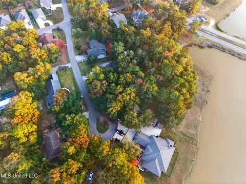 9620 Kini Pl, Diamondhead, MS 39525