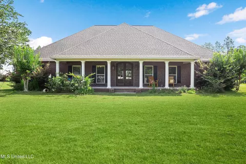 7414 Fountainbleau Rd, Ocean Springs, MS 39564