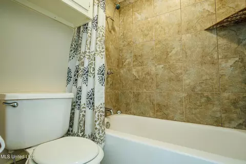 Bath - 1336 Sunset Dr, Canton, MS 39046 photo 2 of 3
