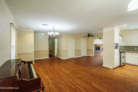 Living - 1336 Sunset Dr, Canton, MS 39046 photo 2 of 4