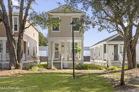 2207 Government St #11, Ocean Springs, MS 39564
