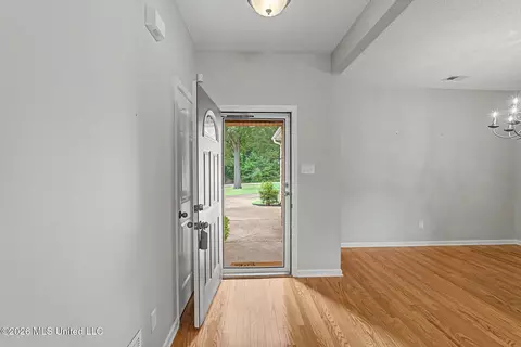 Entry Way - 3456 Susie Cir, Nesbit, MS 38651 photo 2 of 5