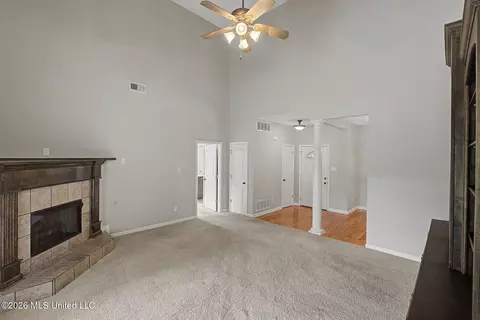 Living - 3456 Susie Cir, Nesbit, MS 38651 photo 3 of 5