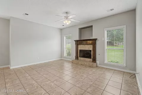 Living - 3456 Susie Cir, Nesbit, MS 38651 photo 4 of 5