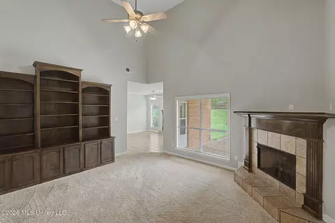 Living - 3456 Susie Cir, Nesbit, MS 38651 photo 2 of 5