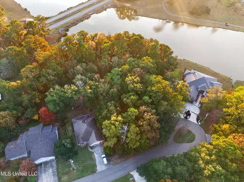 9622 Kini Pl, Diamondhead, MS 39525