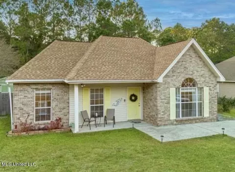 307 Espy Ave, Pass Christian, MS 39571