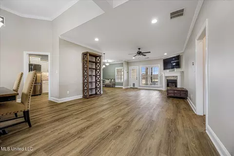Living - 2087 S Jefferson Loop, Hernando, MS 38632 photo 1 of 4