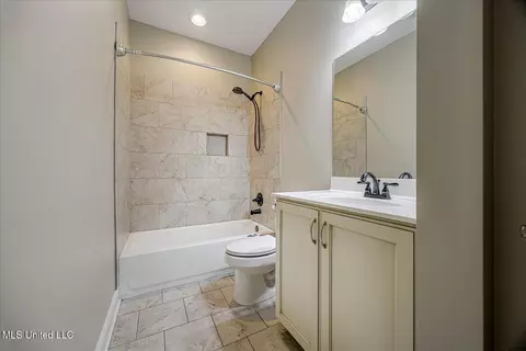 Bath - 2087 S Jefferson Loop, Hernando, MS 38632 photo 1 of 1