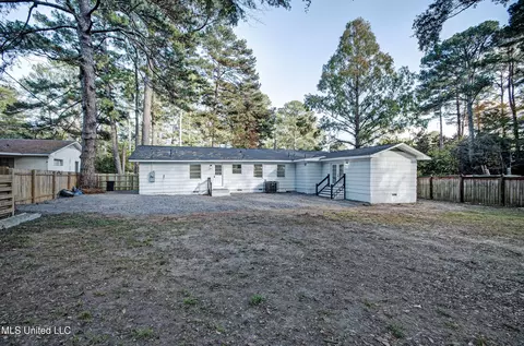 Exterior - 4313 Ridgewood Rd, Jackson, MS 39211 photo 4 of 4