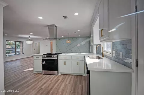 Kitchen - 4313 Ridgewood Rd, Jackson, MS 39211 photo 3 of 3