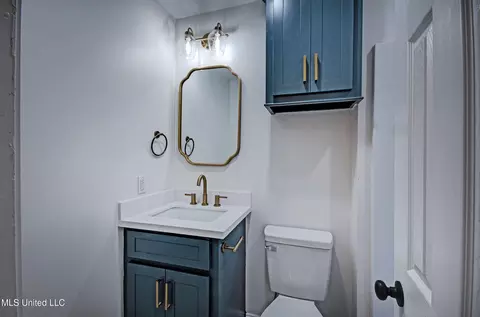 Bath - 4313 Ridgewood Rd, Jackson, MS 39211 photo 1 of 5