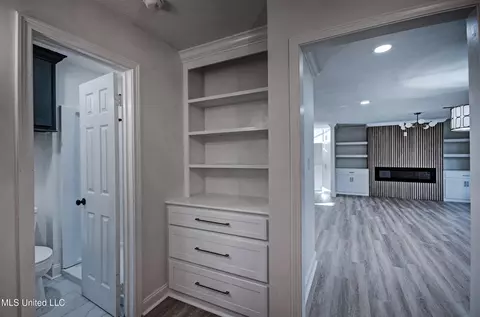Entry Way - 4313 Ridgewood Rd, Jackson, MS 39211 photo 1 of 1