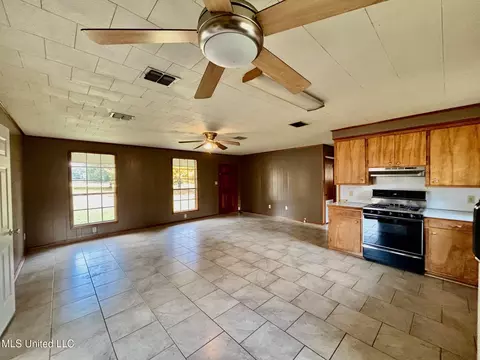 Living - 23 Topeka Jayess Rd, Jayess, MS 39641 photo 2 of 4