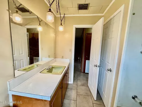 Bath - 23 Topeka Jayess Rd, Jayess, MS 39641 photo 1 of 2