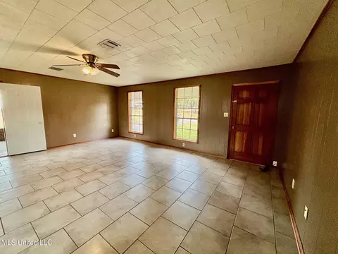 Living - 23 Topeka Jayess Rd, Jayess, MS 39641 photo 3 of 4