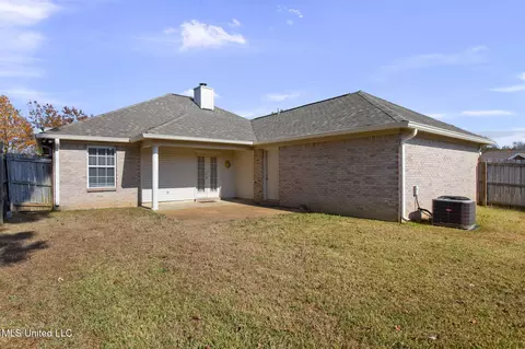 Exterior - 401 Windchase Dr, Brandon, MS 39042 photo 5 of 7