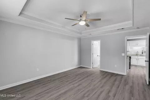 Living - 401 Windchase Dr, Brandon, MS 39042 photo 4 of 4