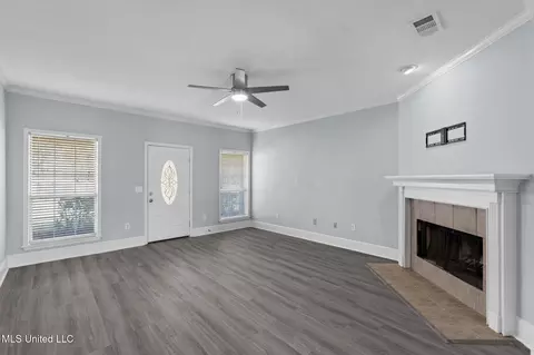 Living - 401 Windchase Dr, Brandon, MS 39042 photo 3 of 4