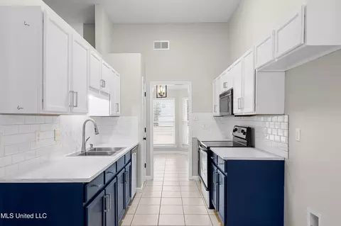 Kitchen - 12694 Fox Run Dr, Olive Branch, MS 38654 photo 3 of 3