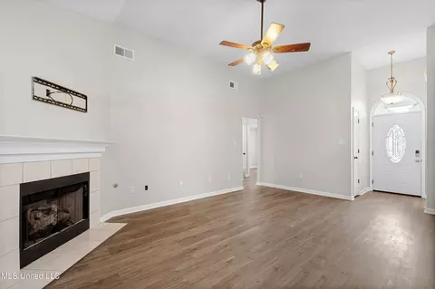 Living - 12694 Fox Run Dr, Olive Branch, MS 38654 photo 3 of 3