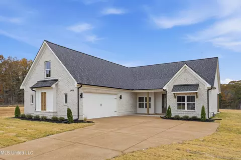 2956 Molly Cv, Nesbit, MS 38651