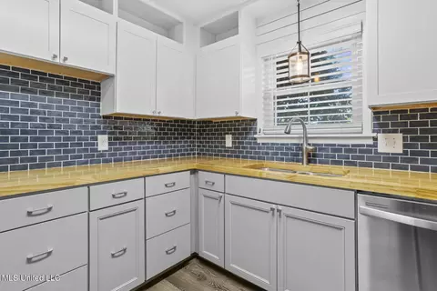 Kitchen - 232 Lisa Cir, Madison, MS 39110 photo 3 of 3