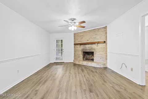 Living - 232 Lisa Cir, Madison, MS 39110 photo 3 of 3