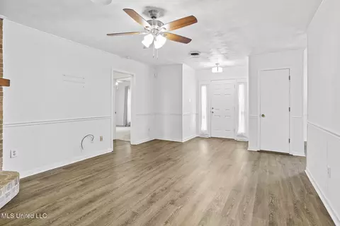 Living - 232 Lisa Cir, Madison, MS 39110 photo 1 of 3