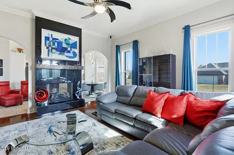 Living - 151 Amethyst Dr, Brandon, MS 39047 photo 3 of 5