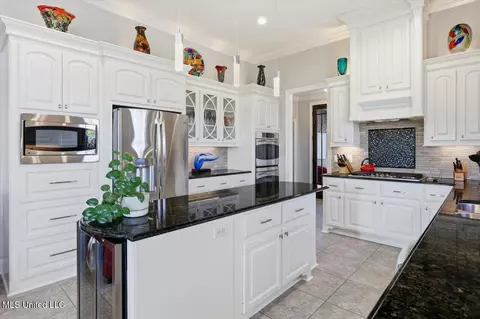 Kitchen - 151 Amethyst Dr, Brandon, MS 39047 photo 5 of 5