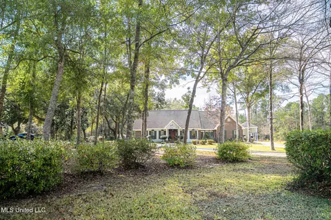 14188 Longwood Cir, Biloxi, MS 39532