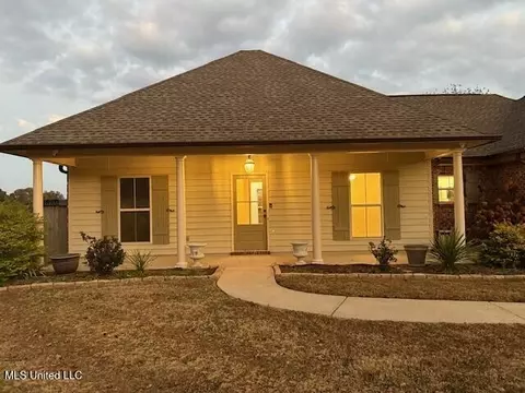 104 Bridge Hollow Ln, Canton, MS 39046