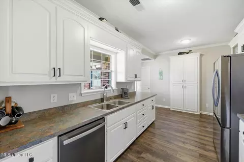 202 Cherry Bark Dr, Brandon, MS 39047 photo 9