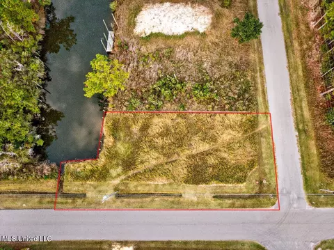 5203 Gulf St, Bay Saint Louis, MS 39520