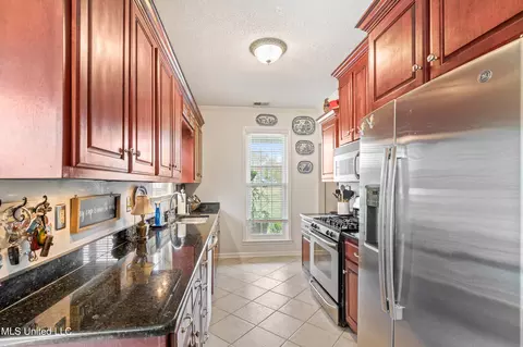 Kitchen - 3165 Grand Oaks Dr, Hernando, MS 38632 photo 1 of 3