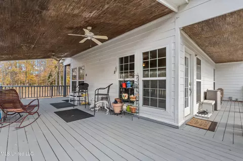Exterior - 3165 Grand Oaks Dr, Hernando, MS 38632 photo 7 of 13