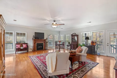 Living - 3165 Grand Oaks Dr, Hernando, MS 38632 photo 6 of 6