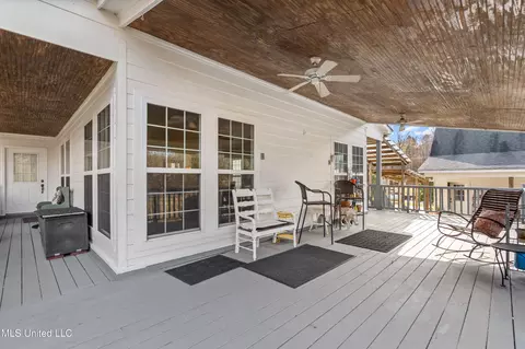 Exterior - 3165 Grand Oaks Dr, Hernando, MS 38632 photo 6 of 13