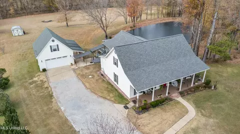 Exterior - 3165 Grand Oaks Dr, Hernando, MS 38632 photo 11 of 13