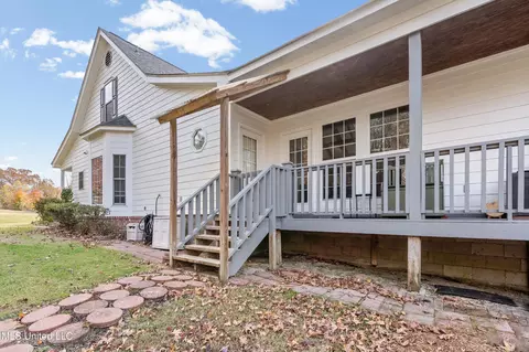 Exterior - 3165 Grand Oaks Dr, Hernando, MS 38632 photo 9 of 13