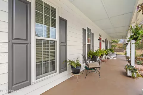 Exterior - 3165 Grand Oaks Dr, Hernando, MS 38632 photo 3 of 13