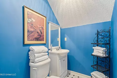Bath - 3165 Grand Oaks Dr, Hernando, MS 38632 photo 4 of 4