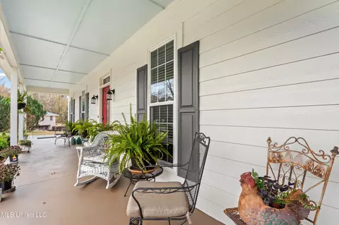 Exterior - 3165 Grand Oaks Dr, Hernando, MS 38632 photo 4 of 13