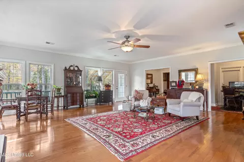 Living - 3165 Grand Oaks Dr, Hernando, MS 38632 photo 5 of 6