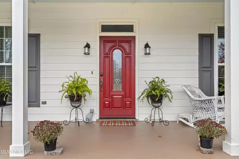 Exterior - 3165 Grand Oaks Dr, Hernando, MS 38632 photo 2 of 13